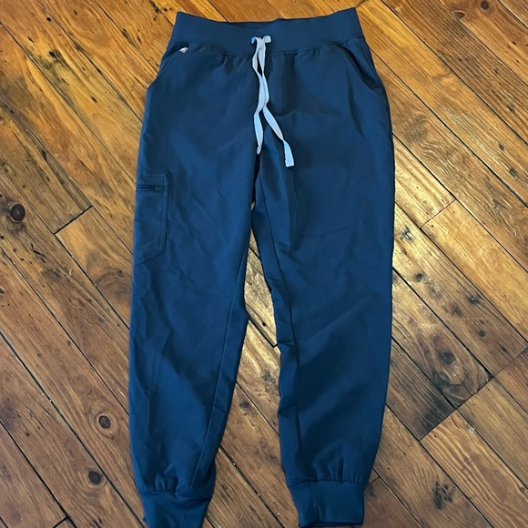 Figs Women's Jogger Scrubs in Dark Harbor - Picture 1 of 1